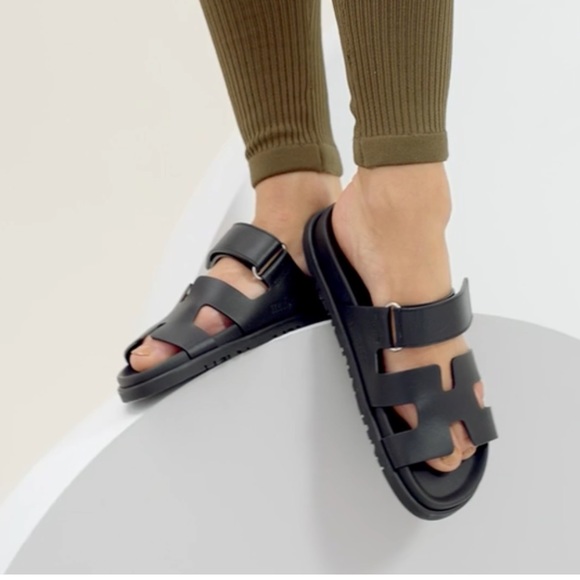 HERMES CHYPRE SANDAL BLACK NOIR NEW WITH TAGS SZ 5 - Picture 1 of 5